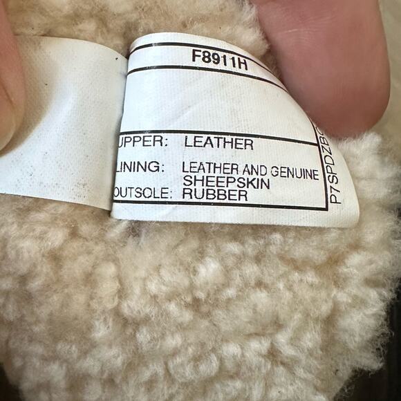 UGG Caspia Ankle Boots Black Leather size US 8 Sheepskin lined - Picture 10 of 14